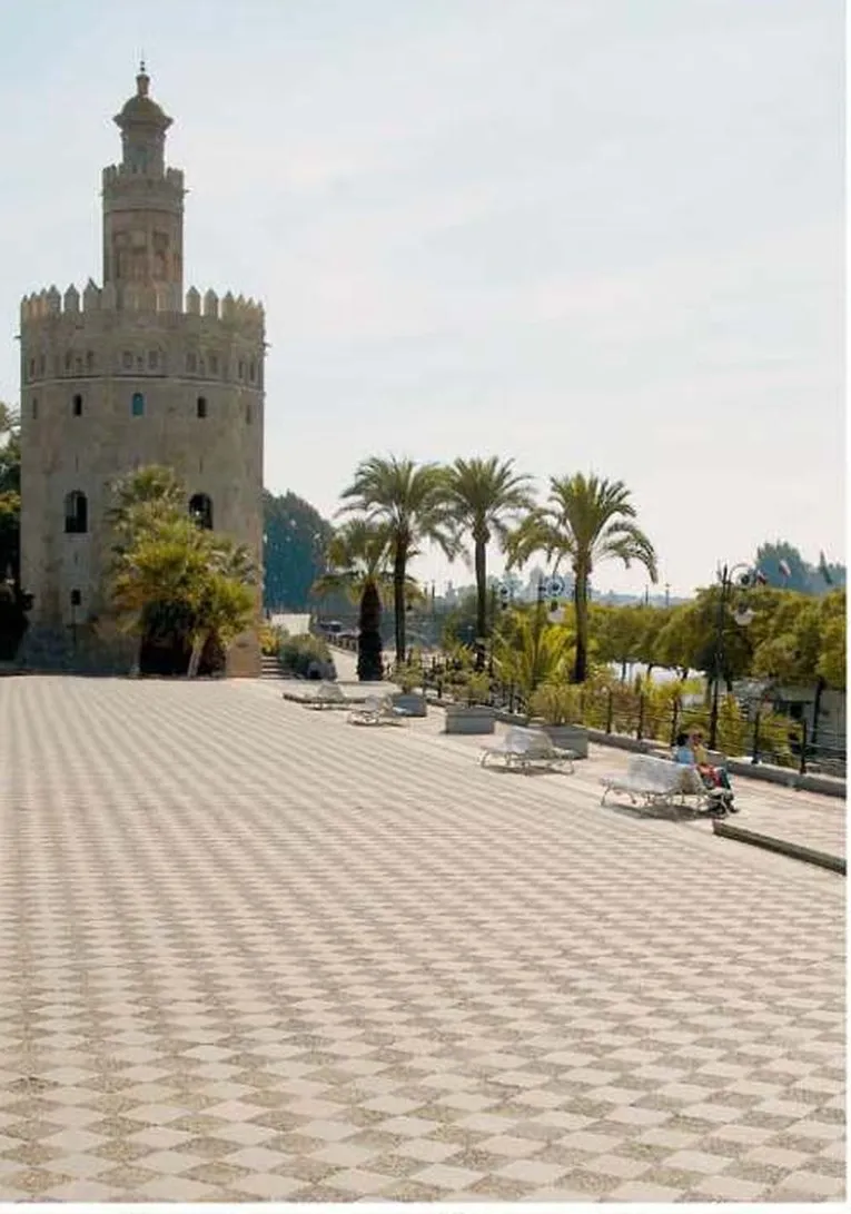 Pavimento de Integral de Adoquines en el paseo de la Torre del Oro, Sevilla